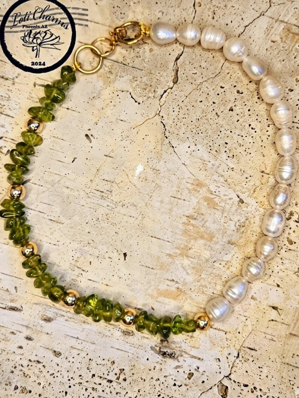 Assymetrical Natural Peridot And White Baroque Pearl Necklace In Gold Plated